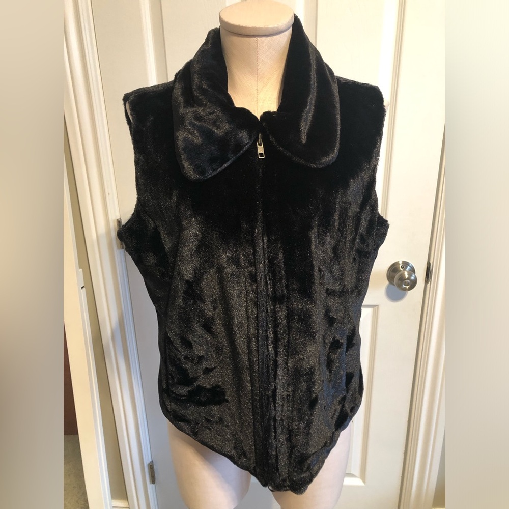 Danier Black Faux Fur Zip-Up Vest with Rounded Collar